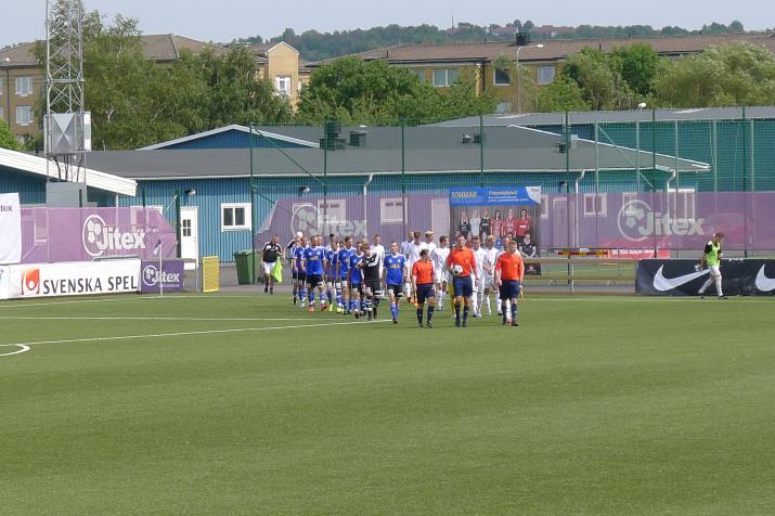 players entering the pitch