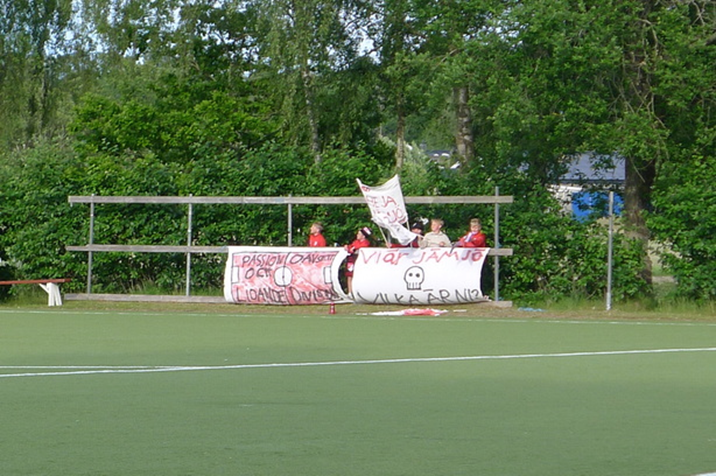 Ultras2.JPG