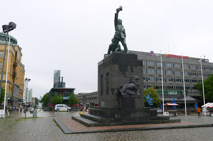 Monument2.JPG