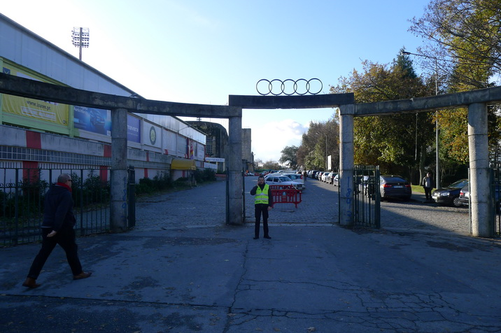 Estadio-1-Maio-entrance.JPG