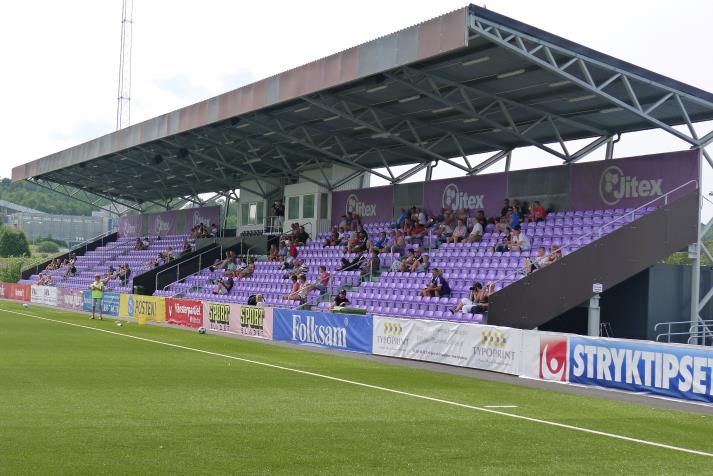west stand4