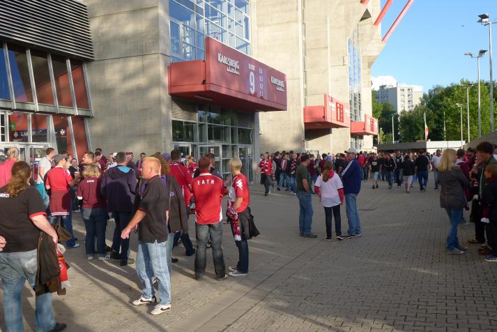 fans, outside2