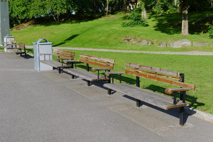 benches (east)