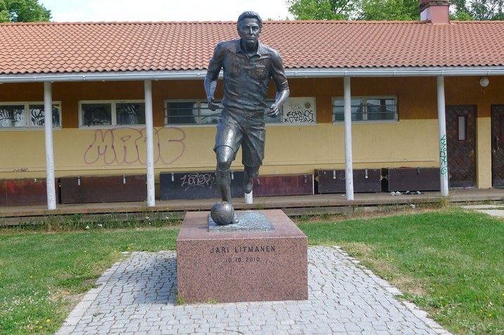Statue-Jari-Litmanen.JPG